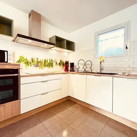 Casa vacanze 10min De La Maison 6 Personnes Avec Climatisation Jardin Fleury (Aude)