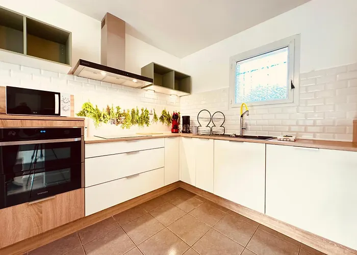 Casa vacanze 10min De La Maison 6 Personnes Avec Climatisation Jardin Fleury (Aude)